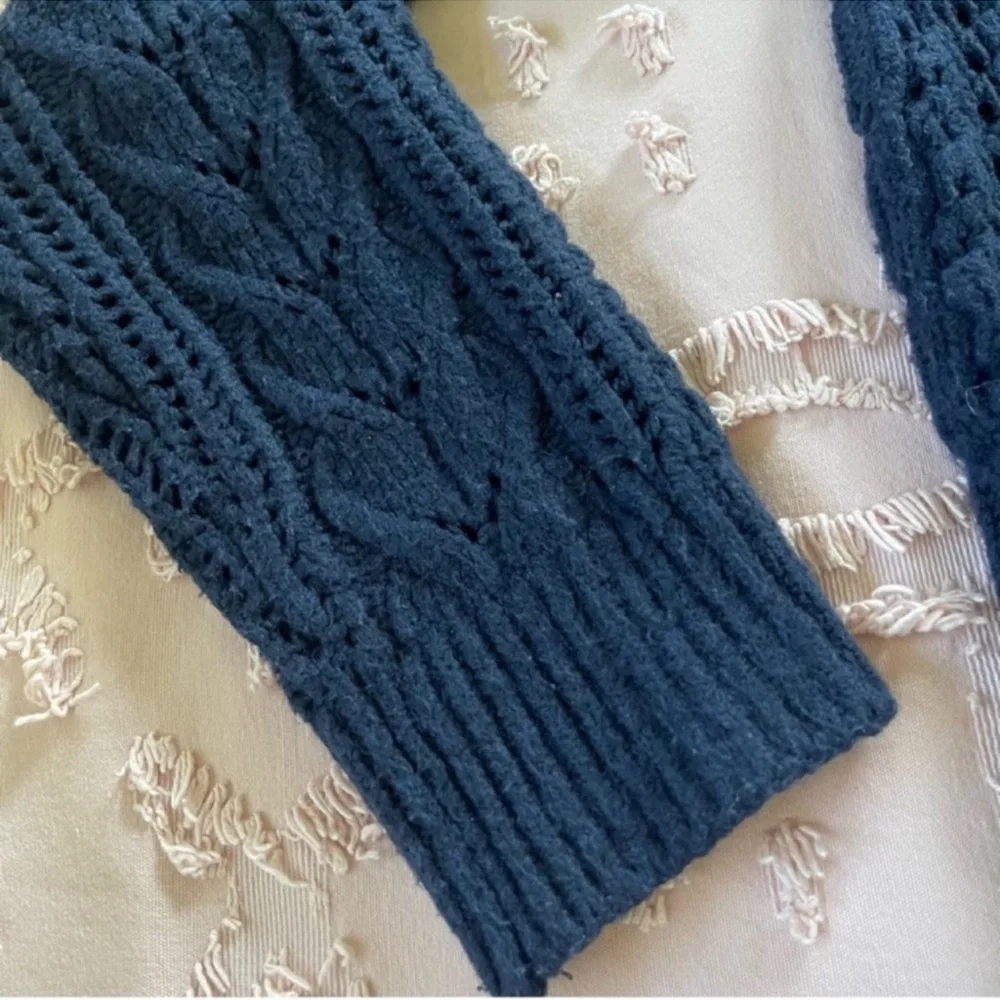 Hollister Cardigan - Picture 9 of 11